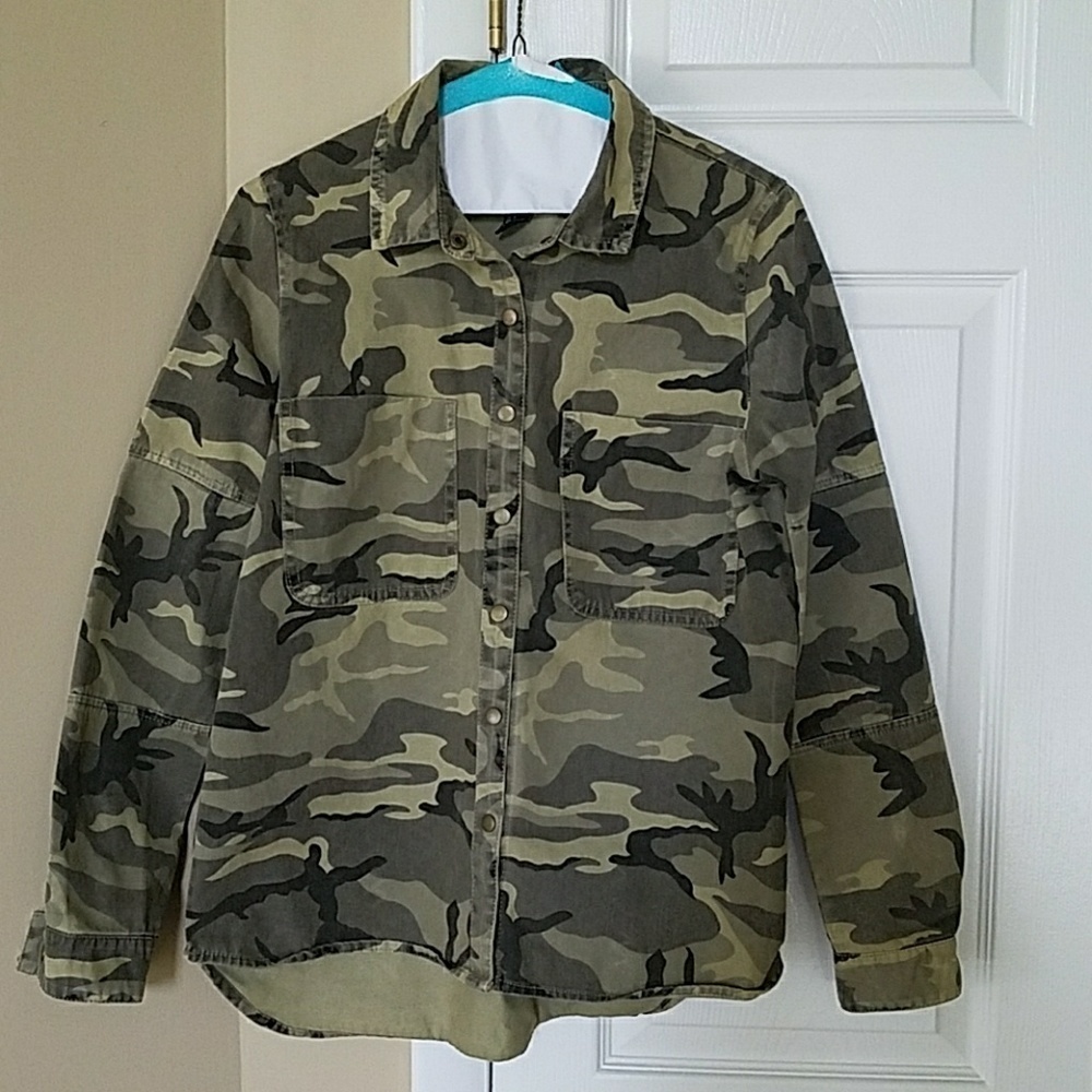 Long sleeve Army type shirt, size Small